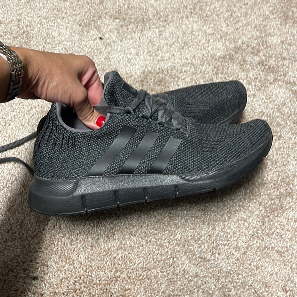 Adidas sneaker 6.5 youth Gray/black